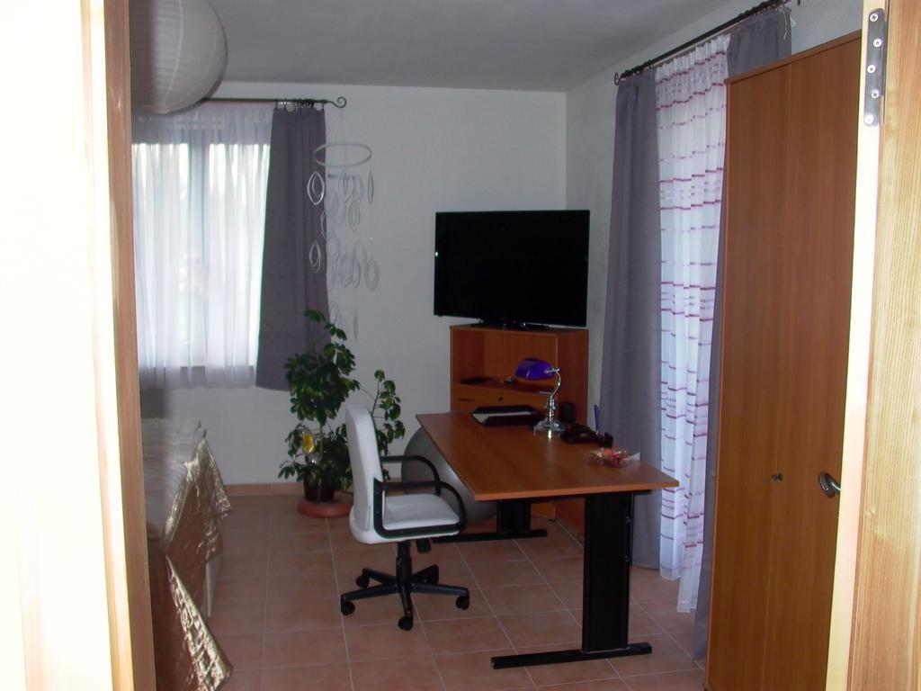 Gaestezimmer Ferienwohnung Villa Alexa, Mit Wallbox Woltersdorf  Ruang foto