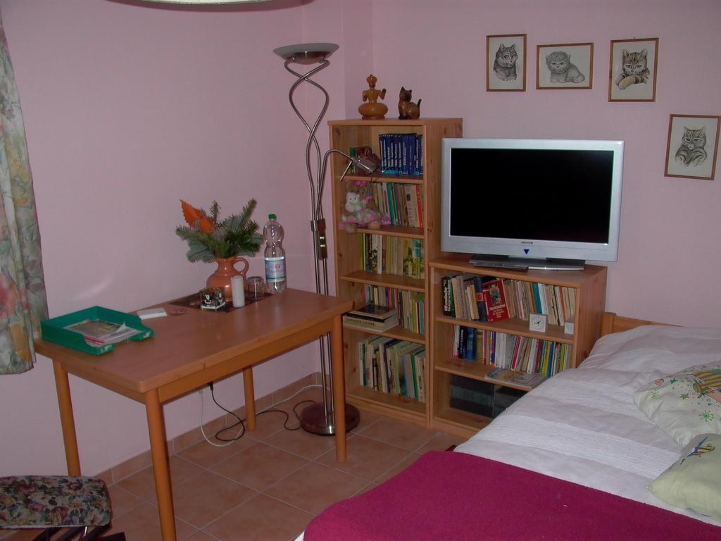 Gaestezimmer Ferienwohnung Villa Alexa, Mit Wallbox Woltersdorf  Ruang foto